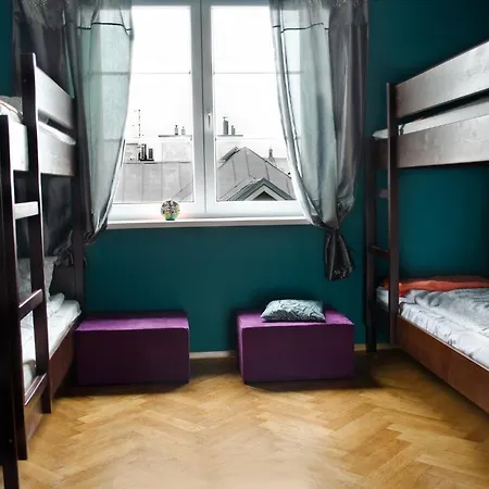 Tramp Aparthostel 호스텔 *