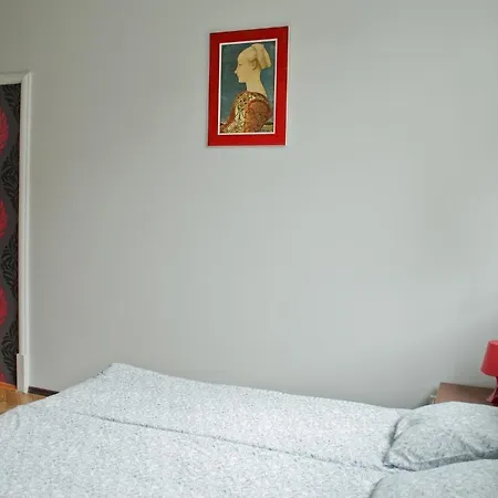 Tramp Aparthostel Хостел *