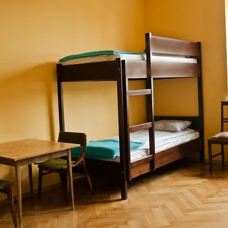 Tramp Aparthostel Хостел *