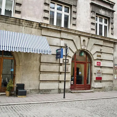 Tramp Aparthostel Хостел Краков